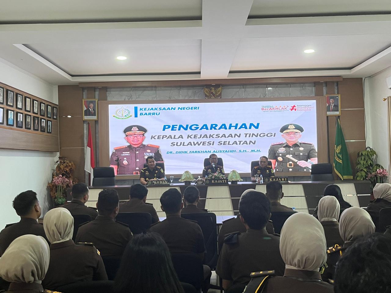 Resmikan Mess Pegawai Kejari Barru Kajati Sulsel Didik Farkhan Puji Sinergitas dan Kekompakan Forkopimda