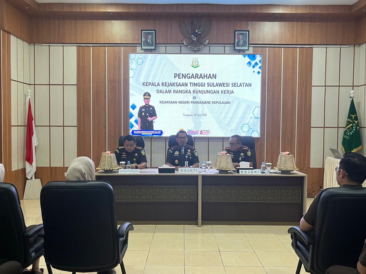 Kunker ke Kejari Pangkep Kajati Sulsel Didik Farkhan Ingatkan Jajaran Harus Sombere dan Bijak Bermedsos