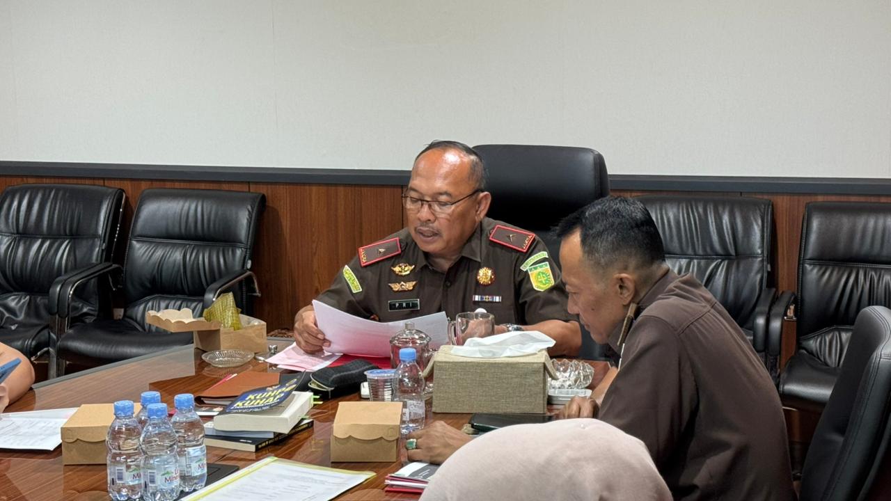 Kembali Rukun Usai Cekcok Batas Tanah Pelaku Pengancaman di Soppeng Tebus Kesalahan dengan Mengabdi Bersihkan Masjid