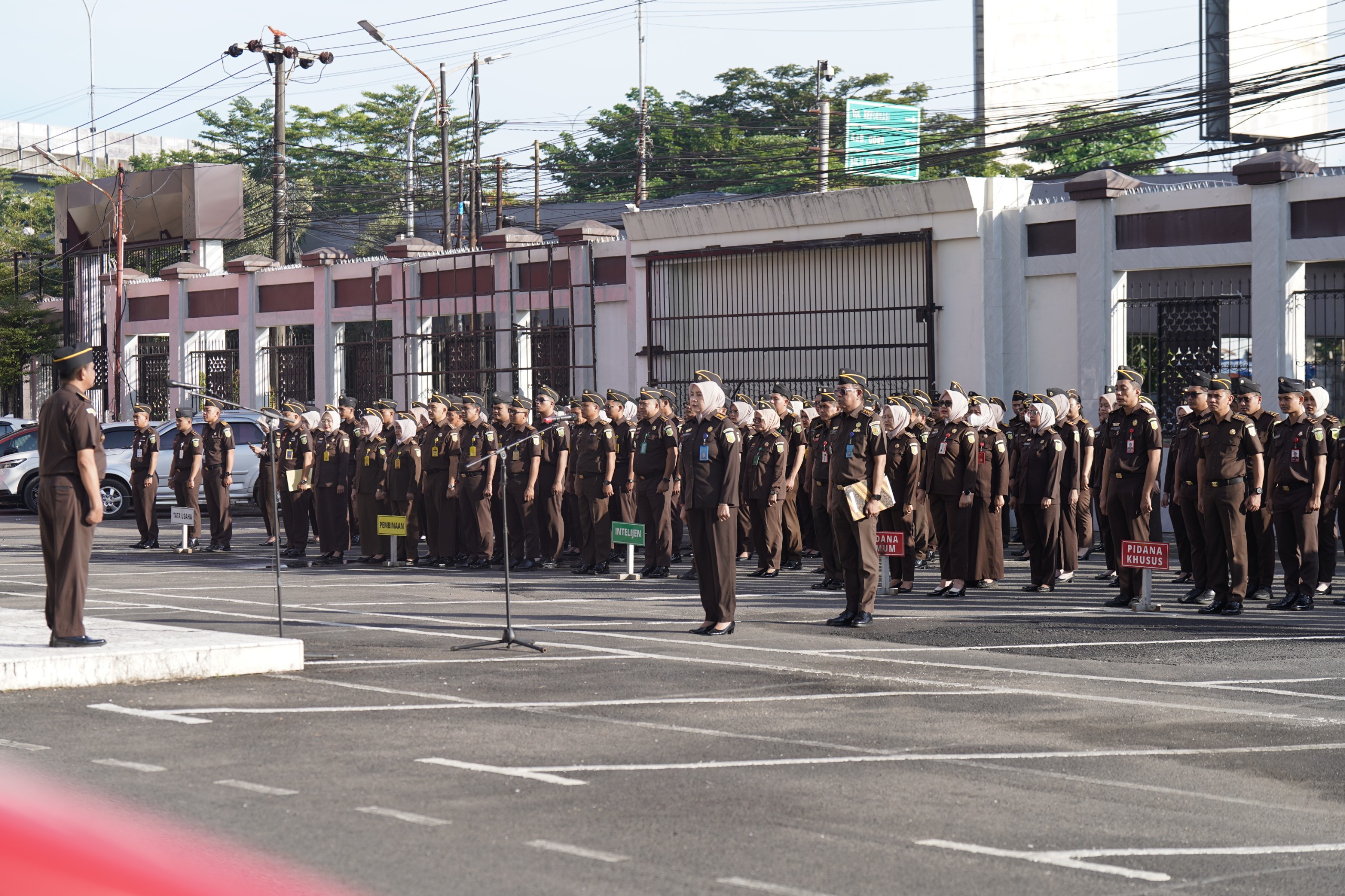 Apel Pagi Kejati Sulsel Senin 13 April Dukung Hemat Energi Kebijakan WFH Setiap Jumat Mulai Dilaksanakan
