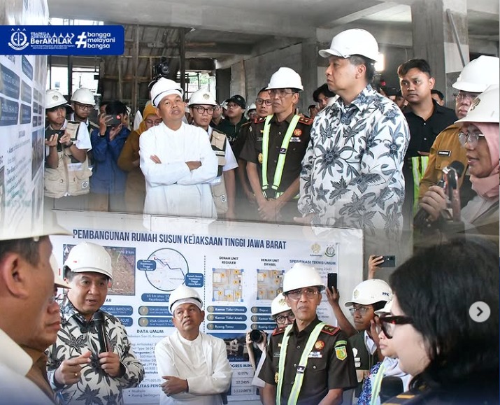 Sinergi Pusat dan Daerah Dalam Percepatan Pembangunan Hunian Aparatur Kajati Jabar Dampingi Kunjungan Kerja Menteri PKP pada Pembangunan  Rumah Susun Kejaksaan Tinggi Jawa Barat