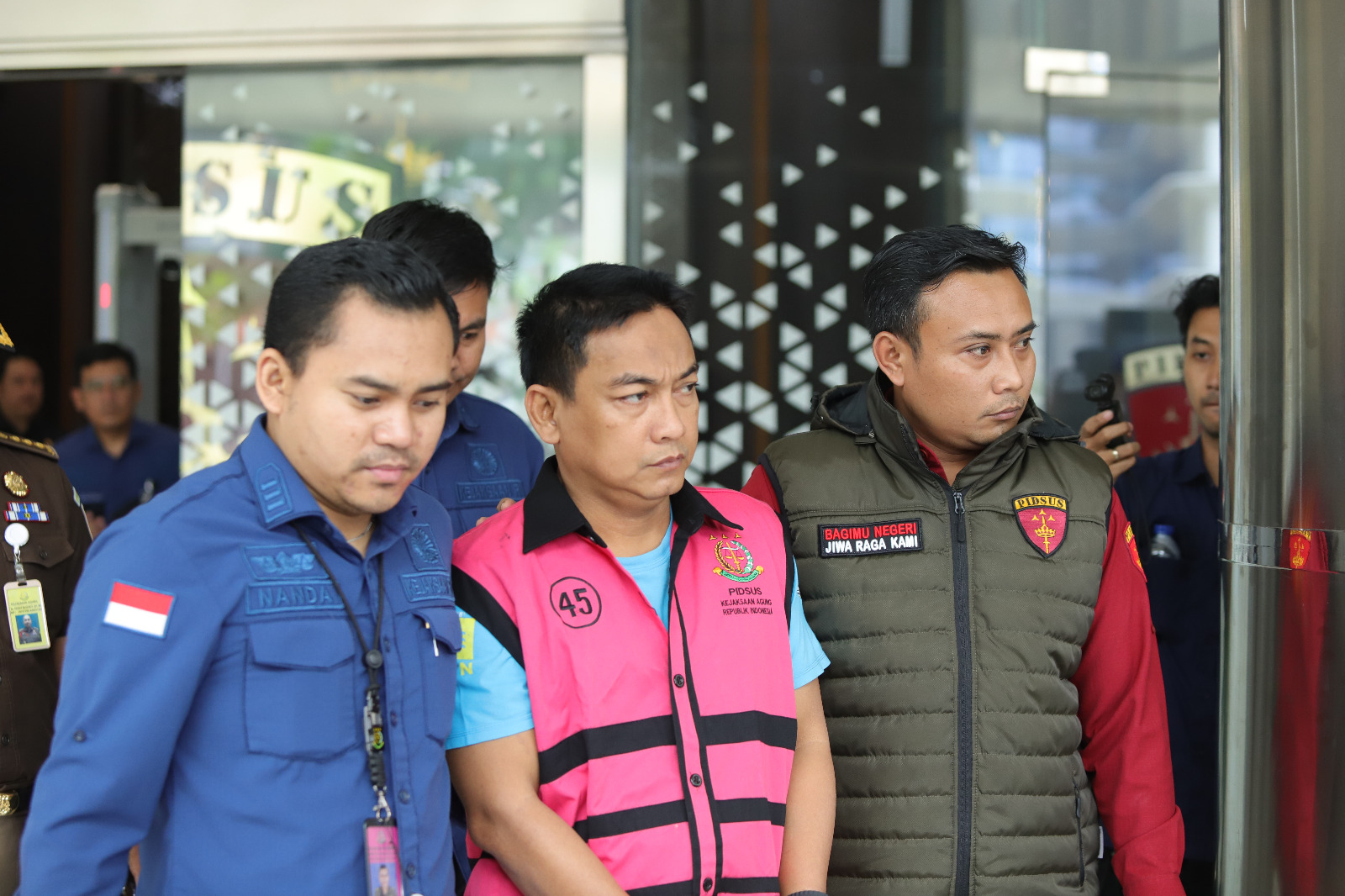 Tim Penyidik Tetapkan Tersangka HS Ketua Ombudsman   Perkara Tambang Nikel di Sultra