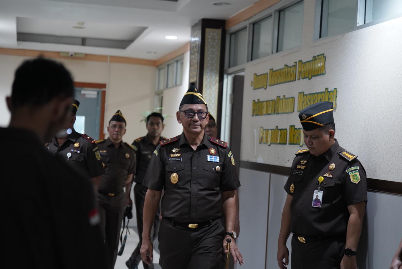 Hari Pertama Masuk Kantor Kajati Sulsel Dr Sila Pulungan Gerak Cepat Tinjau Seluruh Bidang dan Fasilitas