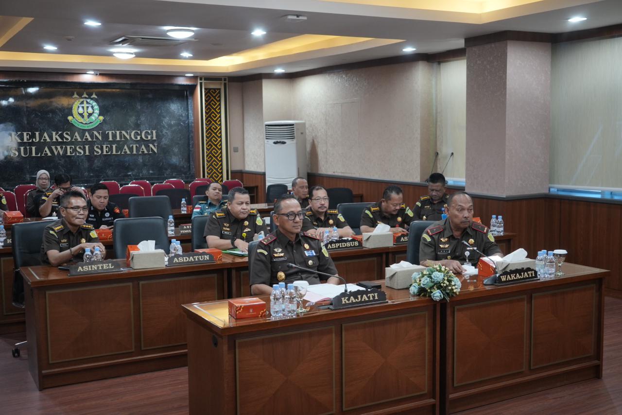Kajati Sulsel Bersama Jajaran Mengikuti Seminar Internasional Persaja Mengenai Stabilitas Ekonomi dan Penegakan Hukum Pasar Modal