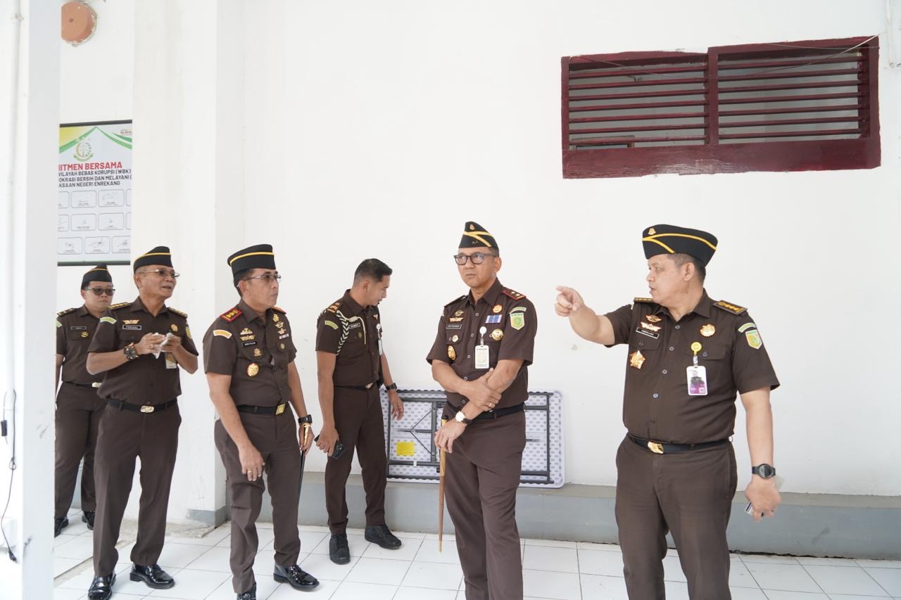 Pastikan Kelayakan Fasilitas Pegawai Kajati Sulsel Tinjau Langsung Pembangunan Kantor dan Mess Kejari Enrekang