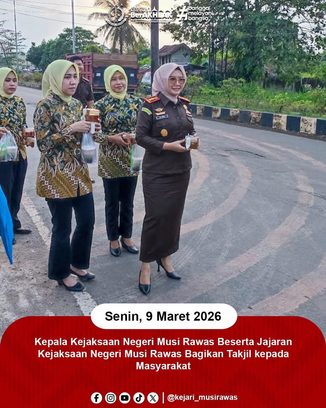 Indahnya Berbagi di Bulan Suci Kajari Musi Rawas dan Jajaran Bagikan Takjil Gratis ke Masyarakat