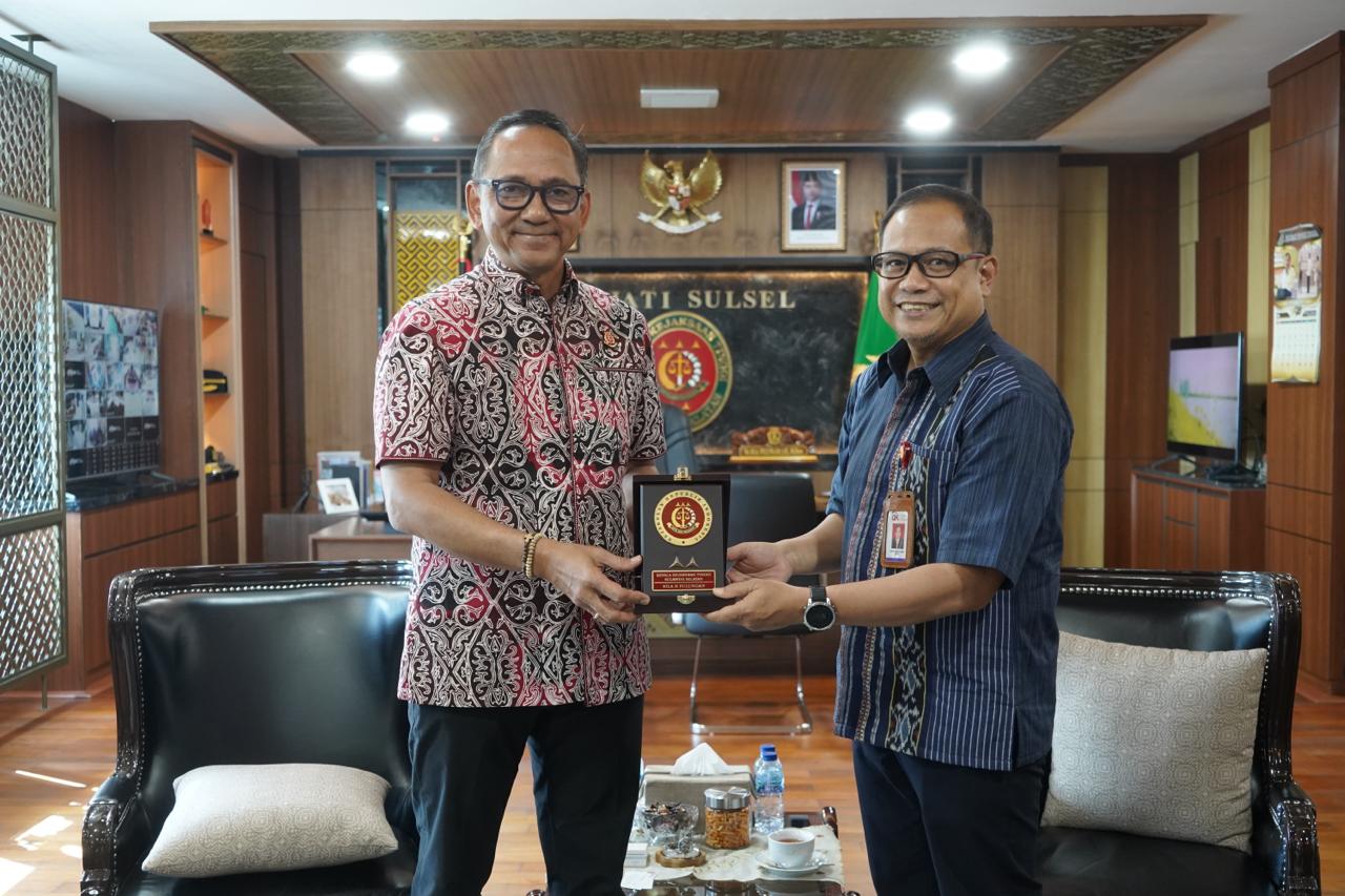Perkuat Sinergi Kejati Sulsel dan OJK Sulselbar Berkomitmen Berantas Investasi Ilegal