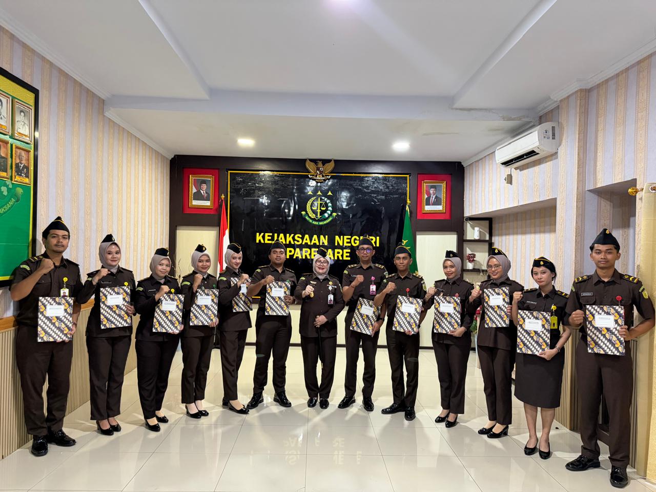 Resmi Jadi PNS 12 Pegawai Kejaksaan Negeri Parepare Dilantik dan Diambil Sumpah
