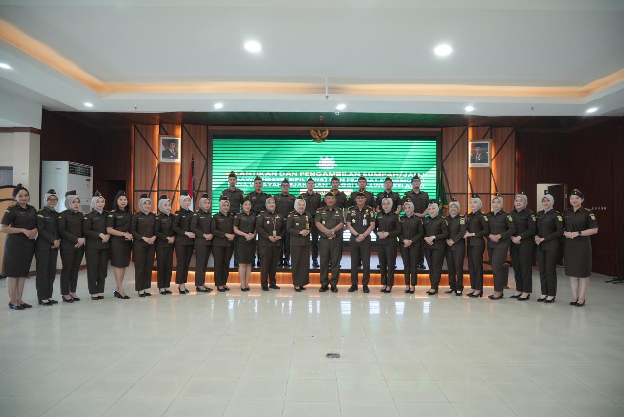 Wakajati Sulsel Lantik 29 PNS Baru Tegaskan Komitmen Moral dan Doktrin Tri Krama Adhyaksa