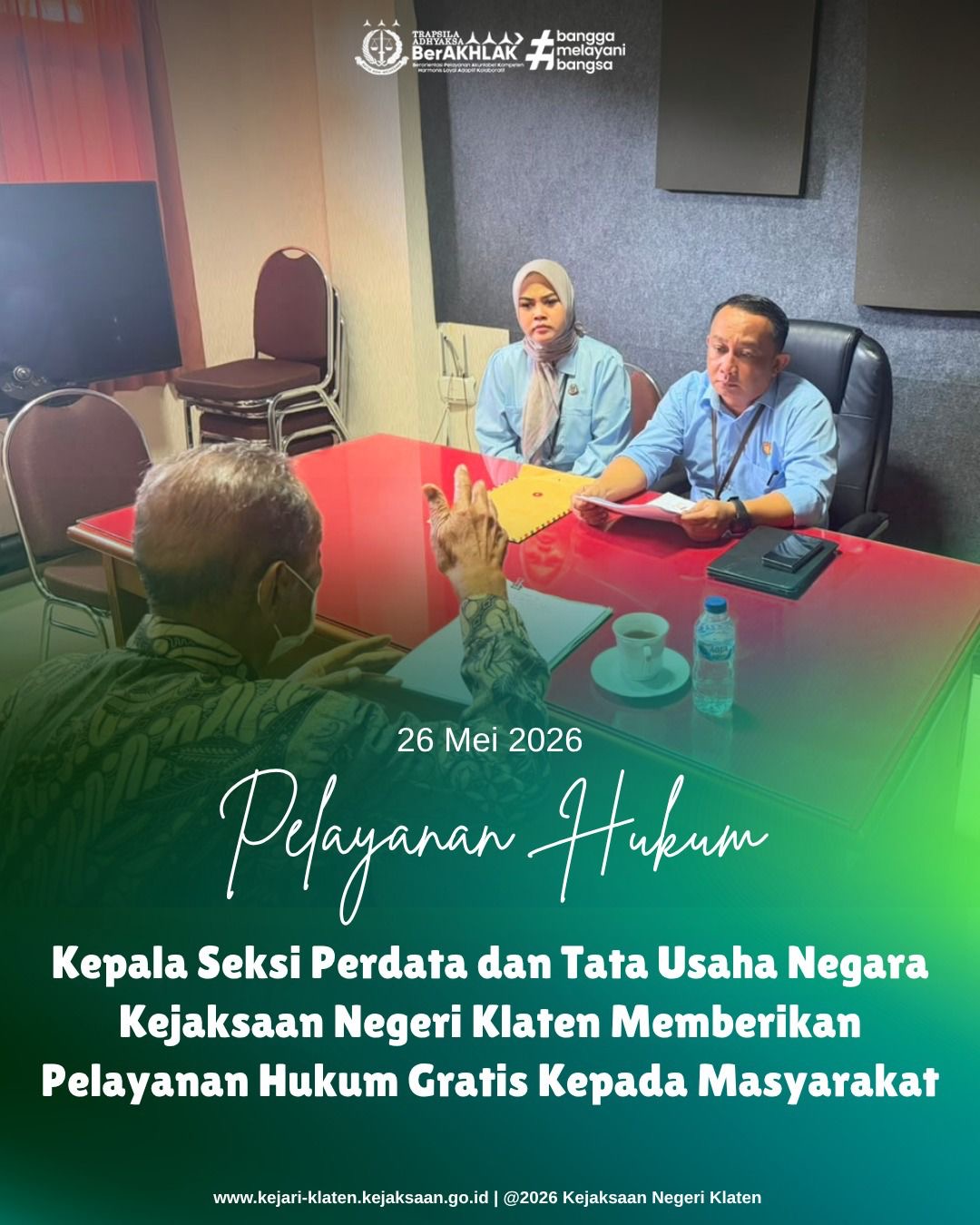 Memberikan Pelayanan Hukum Gratis Kepada Masyarakat