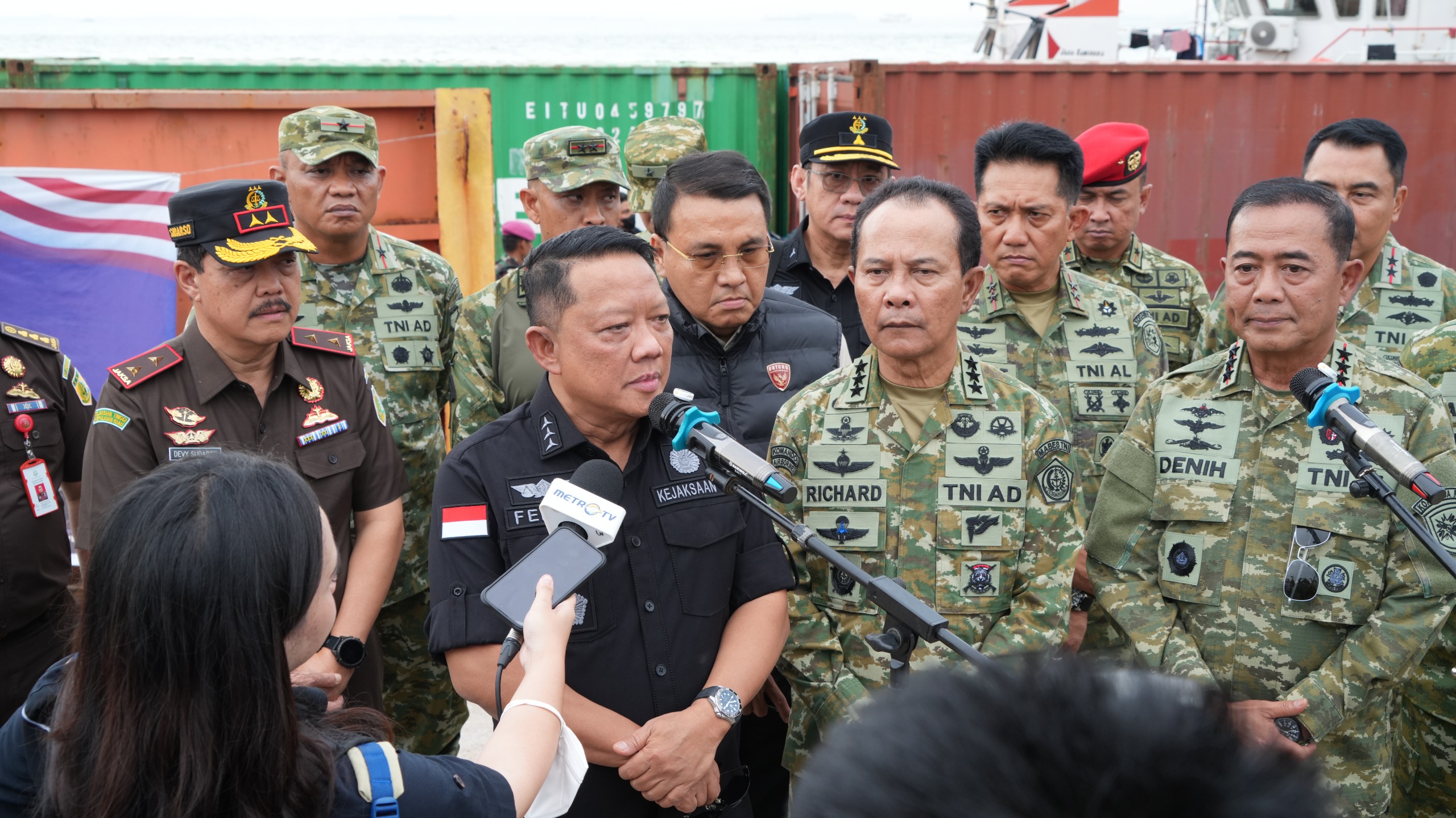 Satgas PKH Tinjau Kontainer Berisi Mineral Rare Earth di Batam  Cegah Penyelundupan SDA Strategis