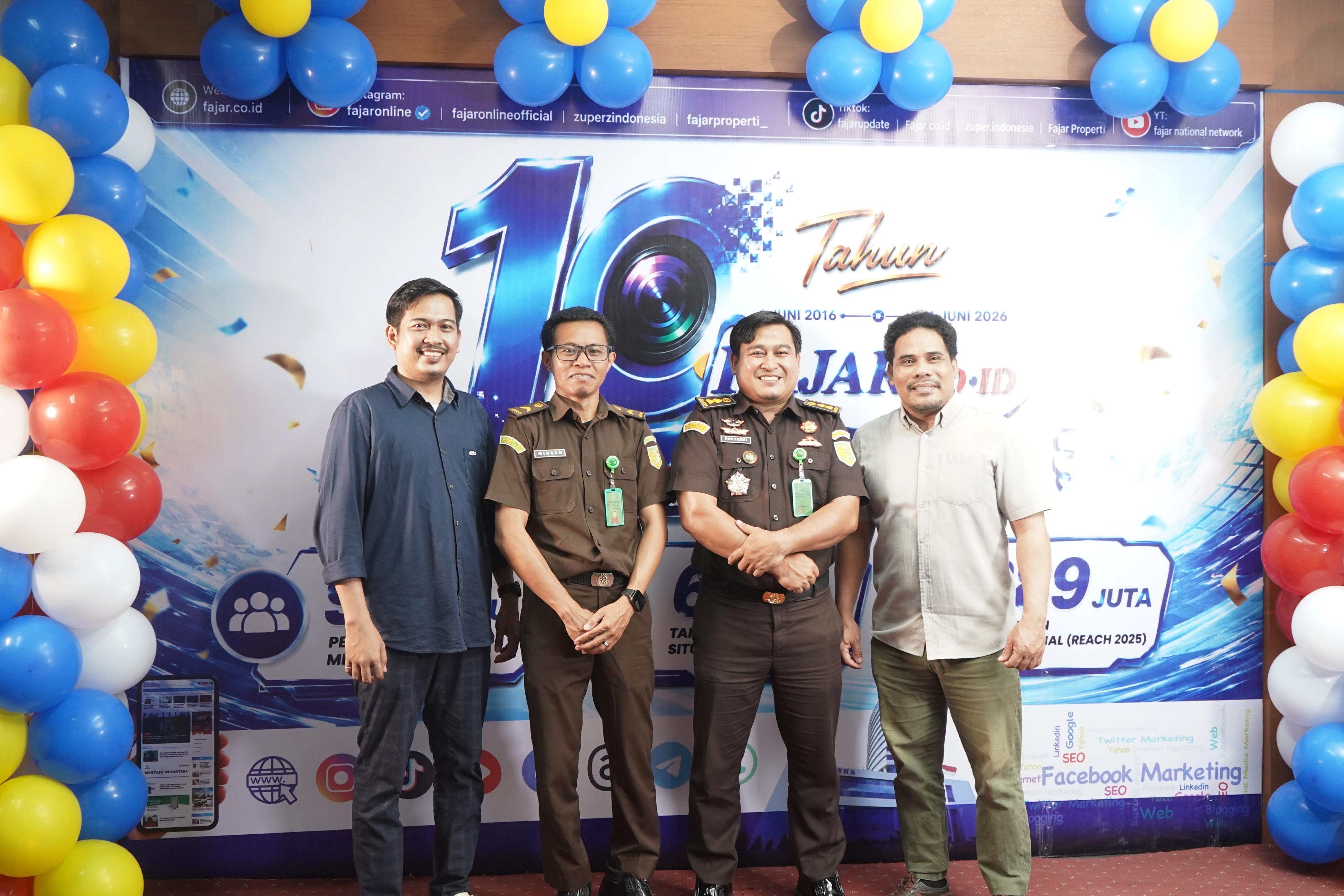 Perkuat Sinergi Kemitraan Kasi Penkum Kejati Sulsel Sambangi Redaksi Fajarcoid di Momen HUT ke-10