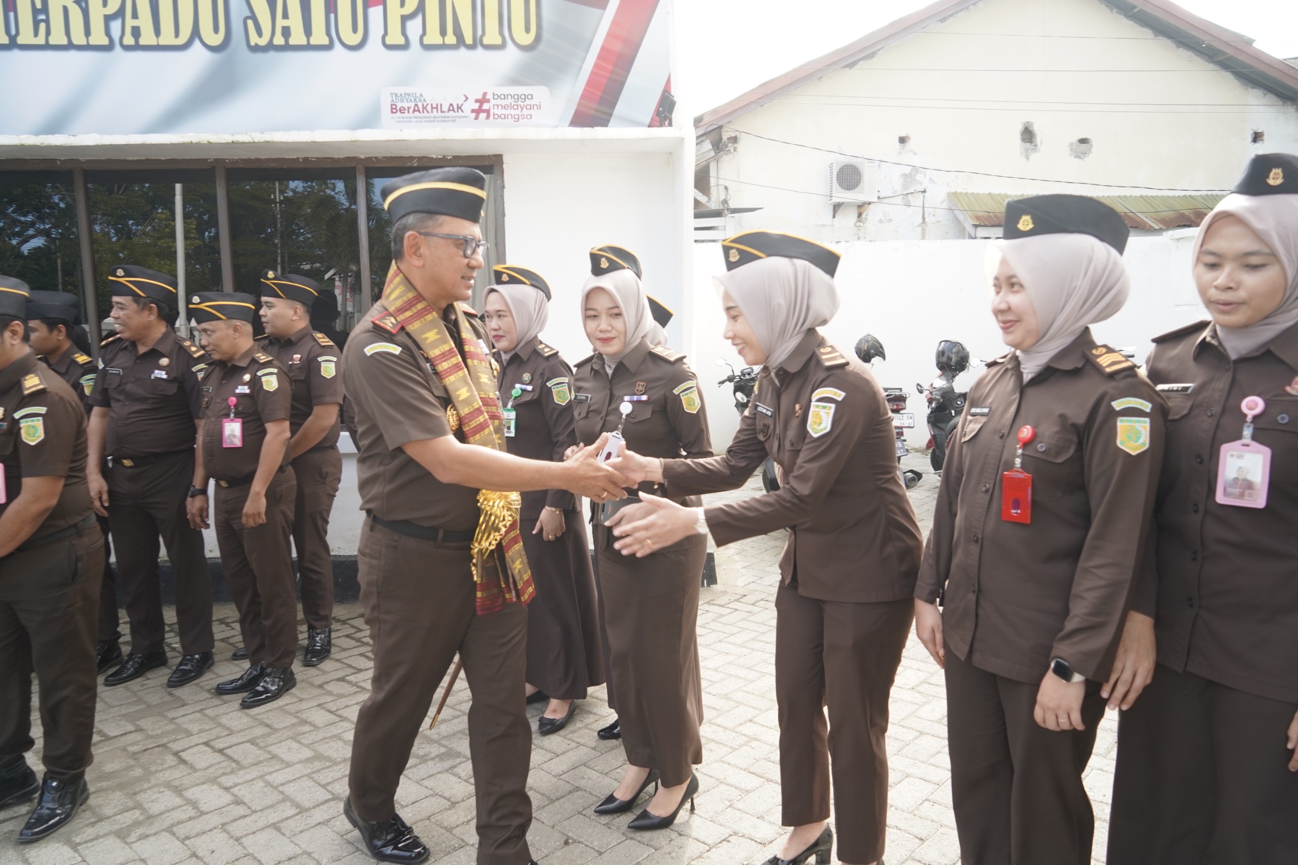 Kunker ke Kejari Bone Kajati Sulsel Sila Pulungan Puji Langkah Progresif Penerapan Alternatif Pemidanaan