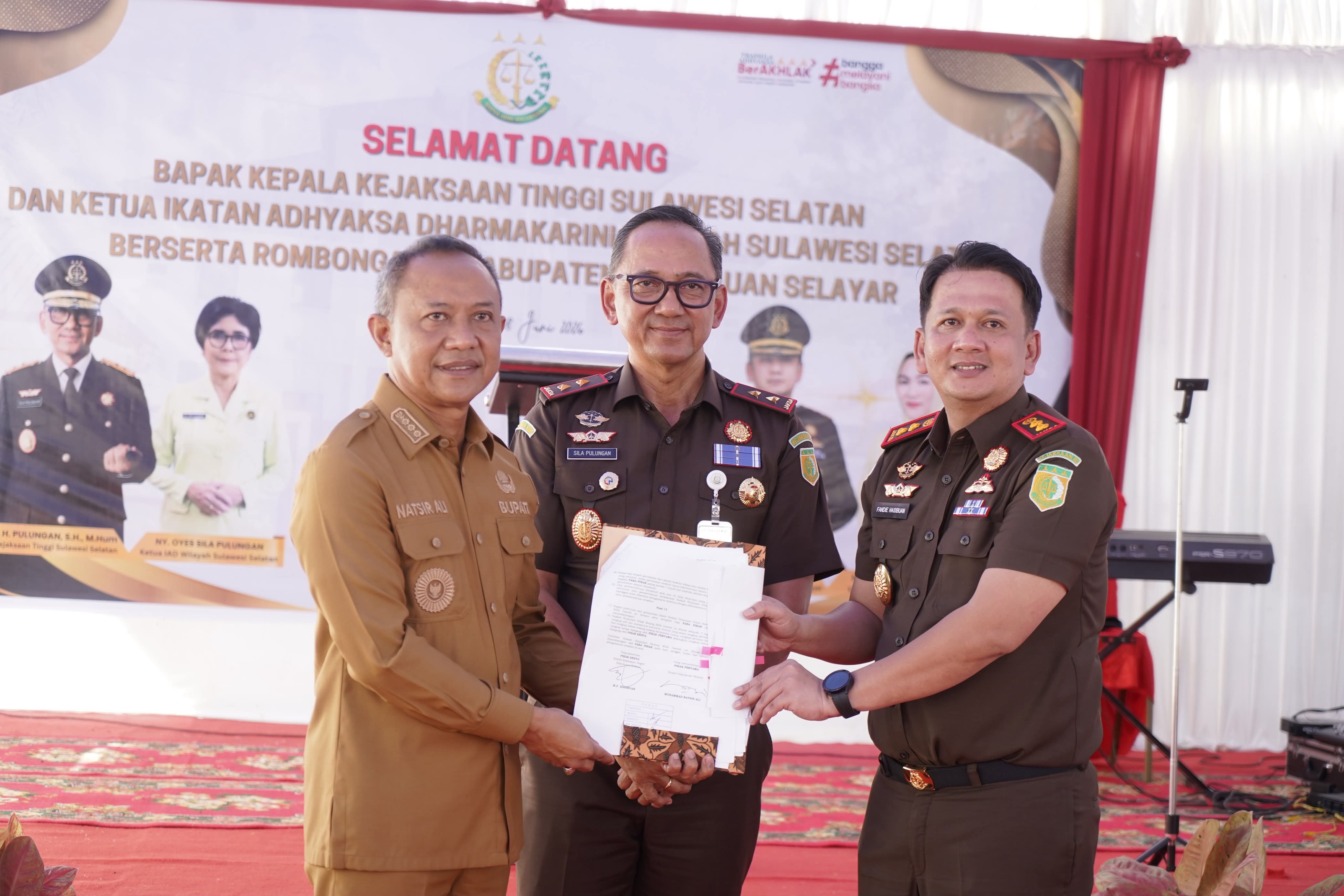 Saksikan Penyerahan Hibah Kajati Sulsel Apresiasi Sinergitas Penegakan Hukum dan Pembangunan Daerah di Selayar