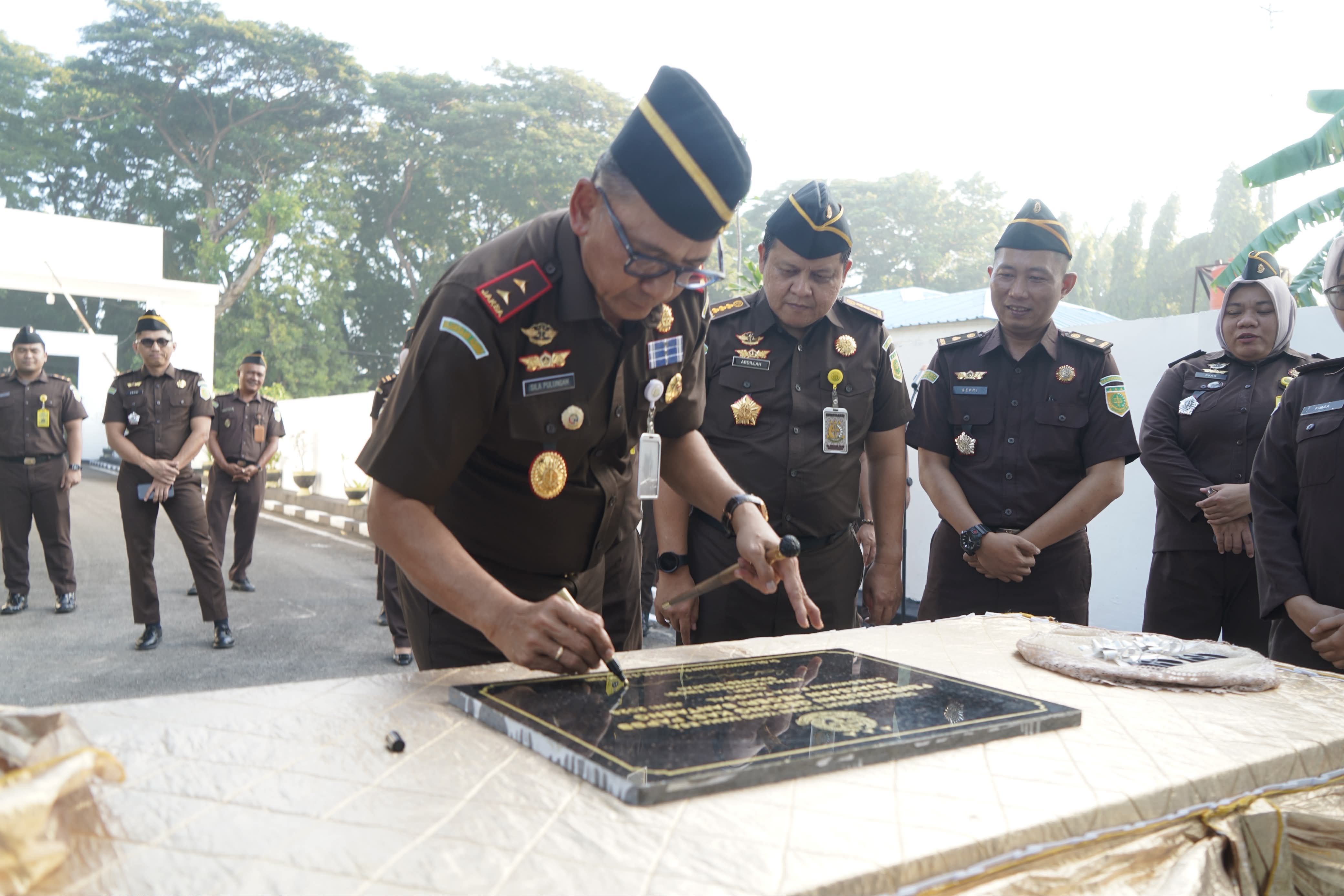 Resmikan Gedung Pemulihan Aset dan Pengelolaan Barang Bukti Kajati Sulsel Dorong Kejari Bantaeng Pertahankan Predikat WBK