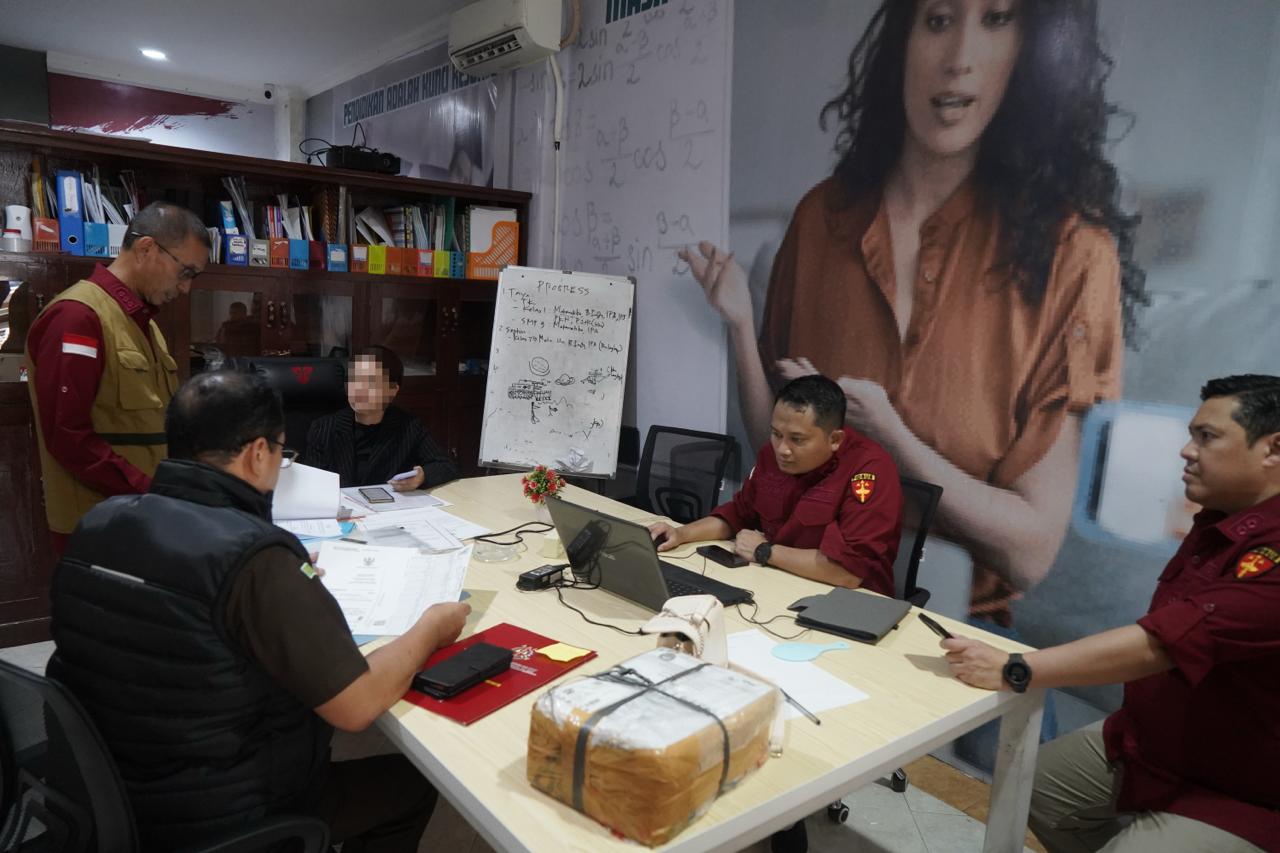 Setelah Disdik Sulsel Kini Penyidik Pidsus Kejati Sulsel Geledah Kantor Penyedia dalam Kasus Dugaan Korupsi Perpustakaan Digital
