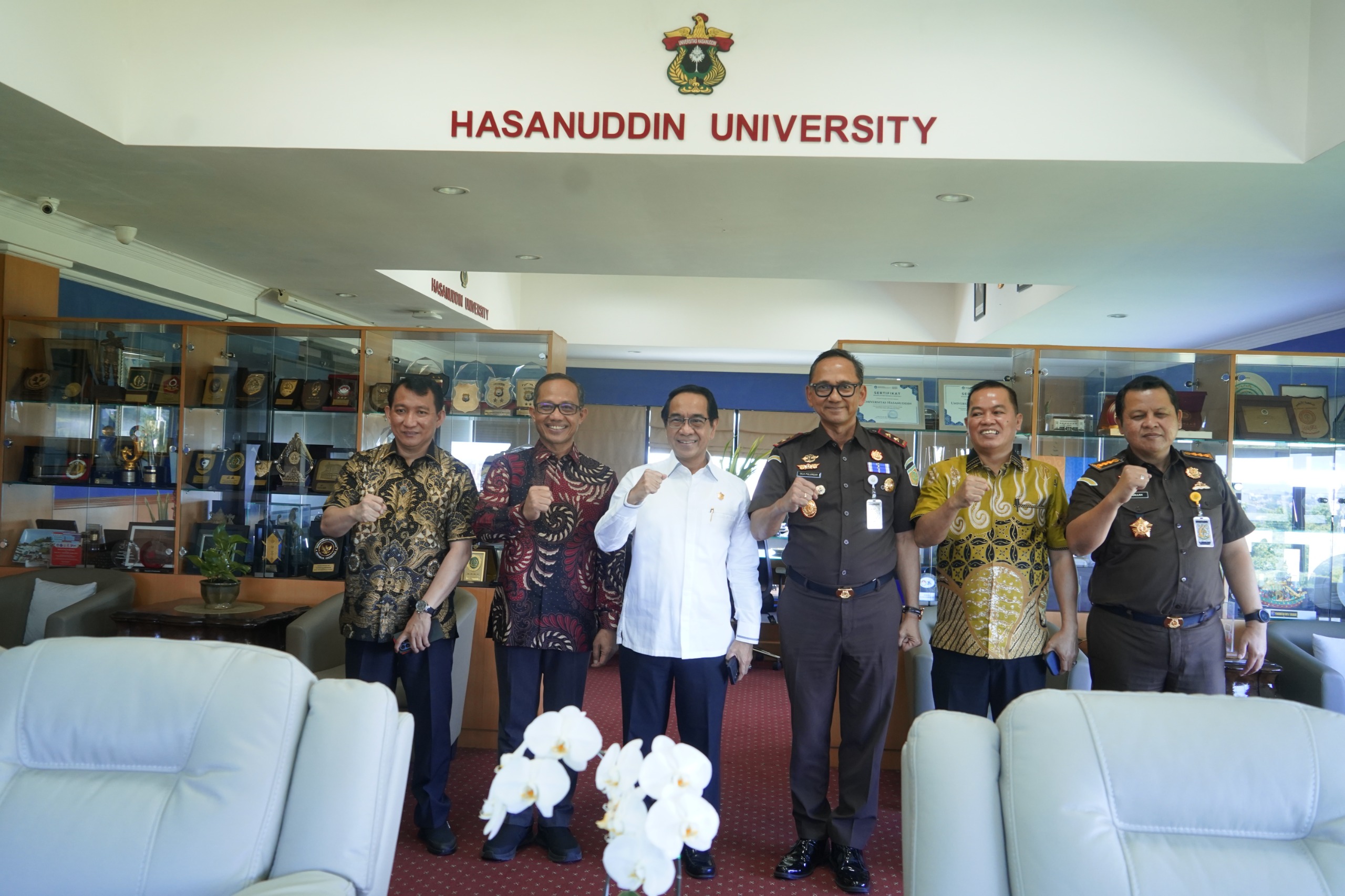 Perkuat Kolaborasi Kajati Sulsel Sila Pulungan Temui Rektor Unhas dan Tinjau Pusat Kajian Kejaksaan
