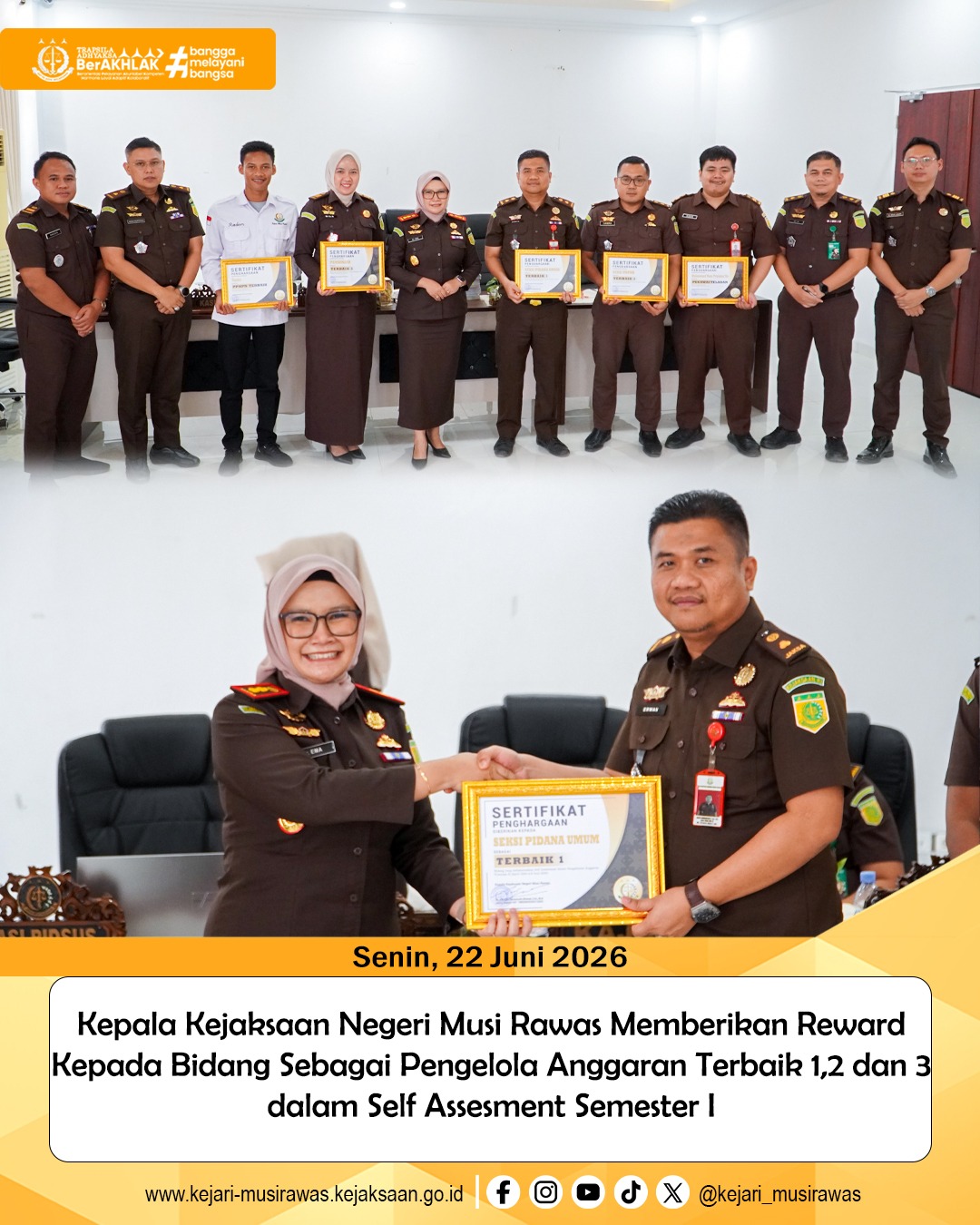 Kepala Kejaksaan Negeri Musi Rawas Dr Ema Siti Huzaemah Ahmad SH MH memberikan reward kepada bidang sebagai pengelola anggaran terbaik 12 dan 3 dalam self assasment semester I