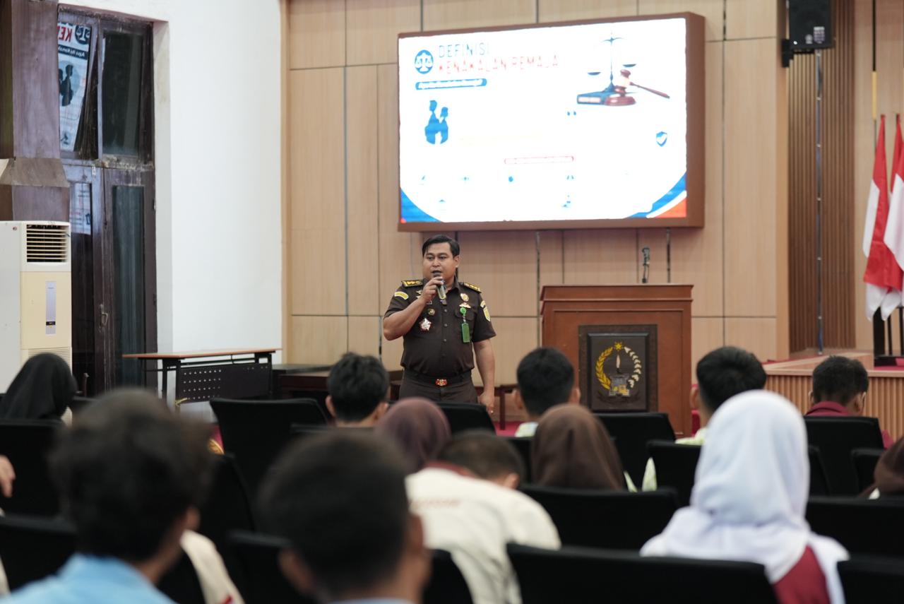 Sapa Ratusan Pelajar di Kantor Gubernur Kejati Sulsel Ajak Siswa Jadi Pelopor Cegah Kenakalan Remaja