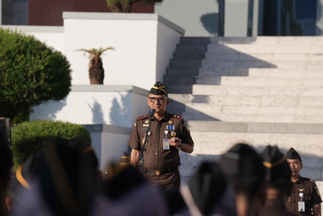 Pimpin Apel Pagi Kajati Sulsel Sila Pulungan Ingatkan Pegawai Bijak Bermedsos dan Hindari Praktik Transaksional