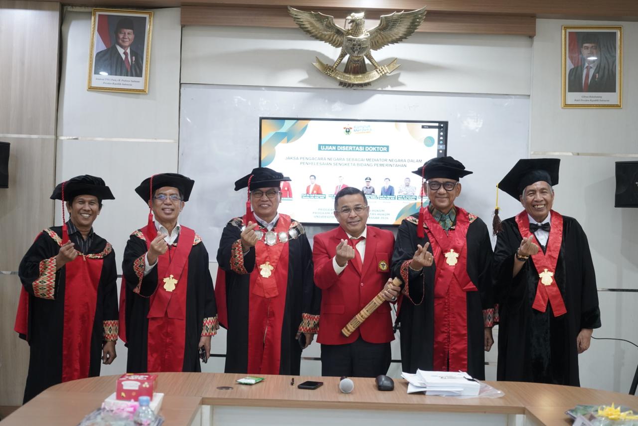 Kajati Sulsel Sila Pulungan Uji Disertasi Doktoral Wakajati Sulut Feri Tas di FH Unhas