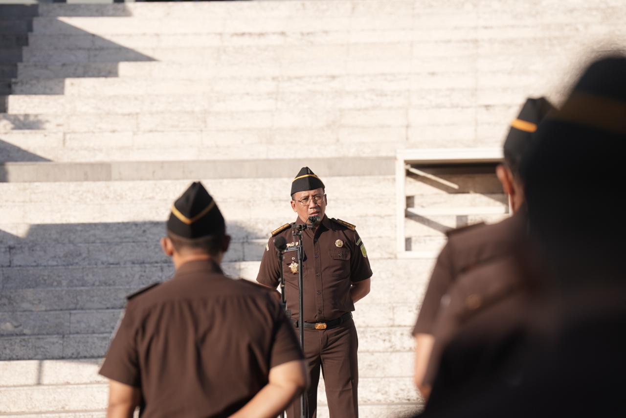 Pimpin Apel Pagi Asisten Pemulihan Aset Kejati Sulsel Tekankan Disiplin Kerja dan Bijak Bermedsos