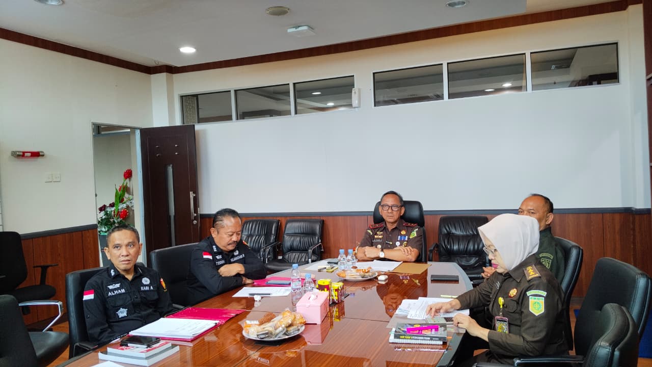 Pulihkan Keharmonisan Bertetangga Kajati Sulsel Sila Pulungan Setujui RJ Kasus Penganiayaan di Kejari Pinrang