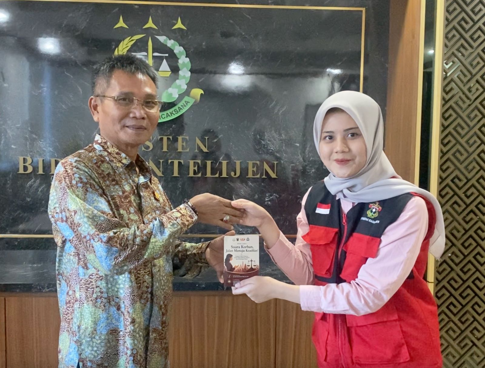 Mahasiswa KKN Tematik Hukum Unhas Luncurkan Buku Saku “Suara Korban Jalan Menuju Keadilan Sebagai Panduan Praktis Pelaporan Tindak Pidana Kekerasan Seksual dan Perlindungan Hukum Korban