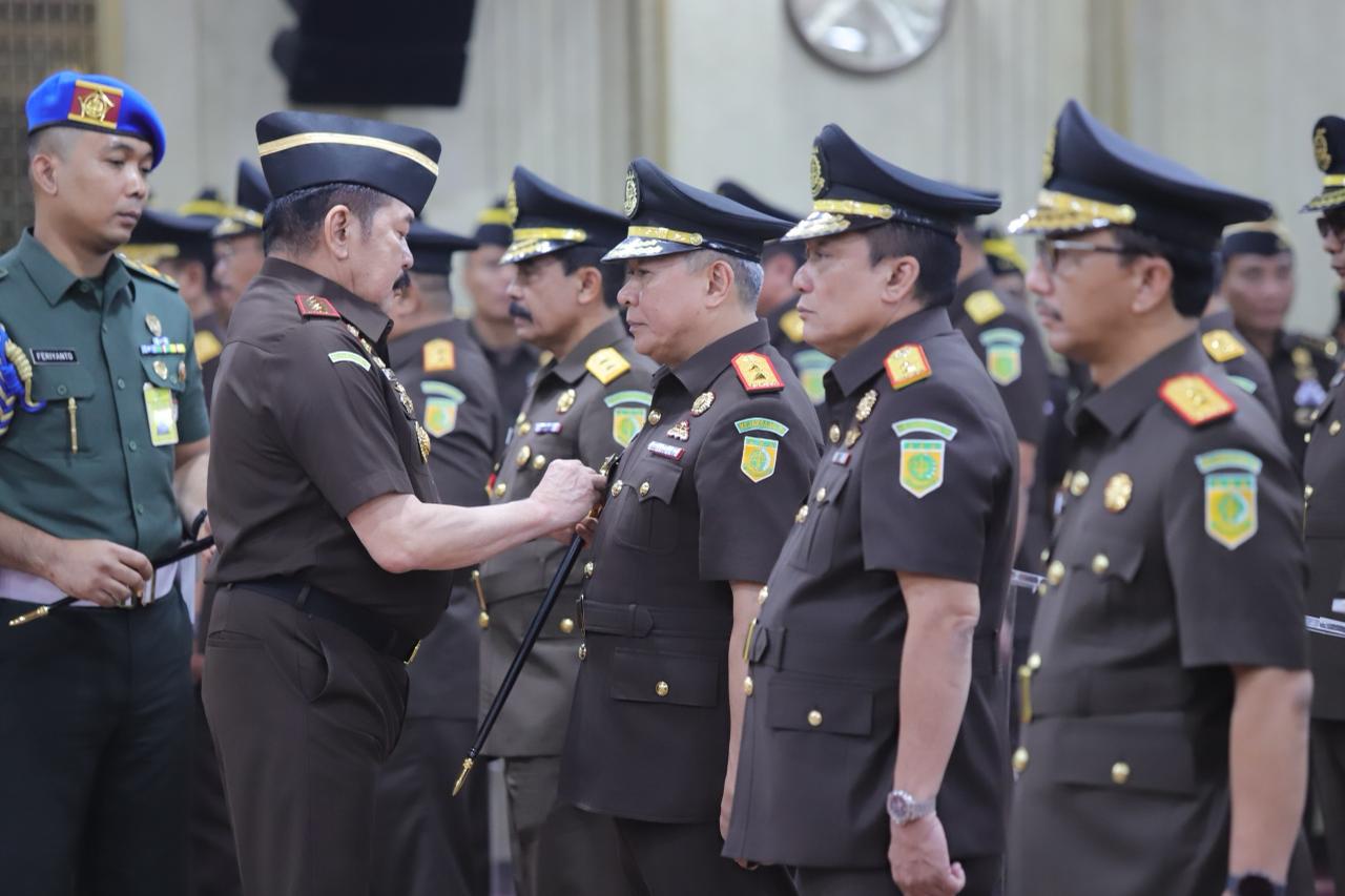 Jaksa Agung Resmi Lantik Muhammad Syarifuddin Sebagai Kajati Sulsel Tekankan Integritas dan Penegakan Hukum Terukur