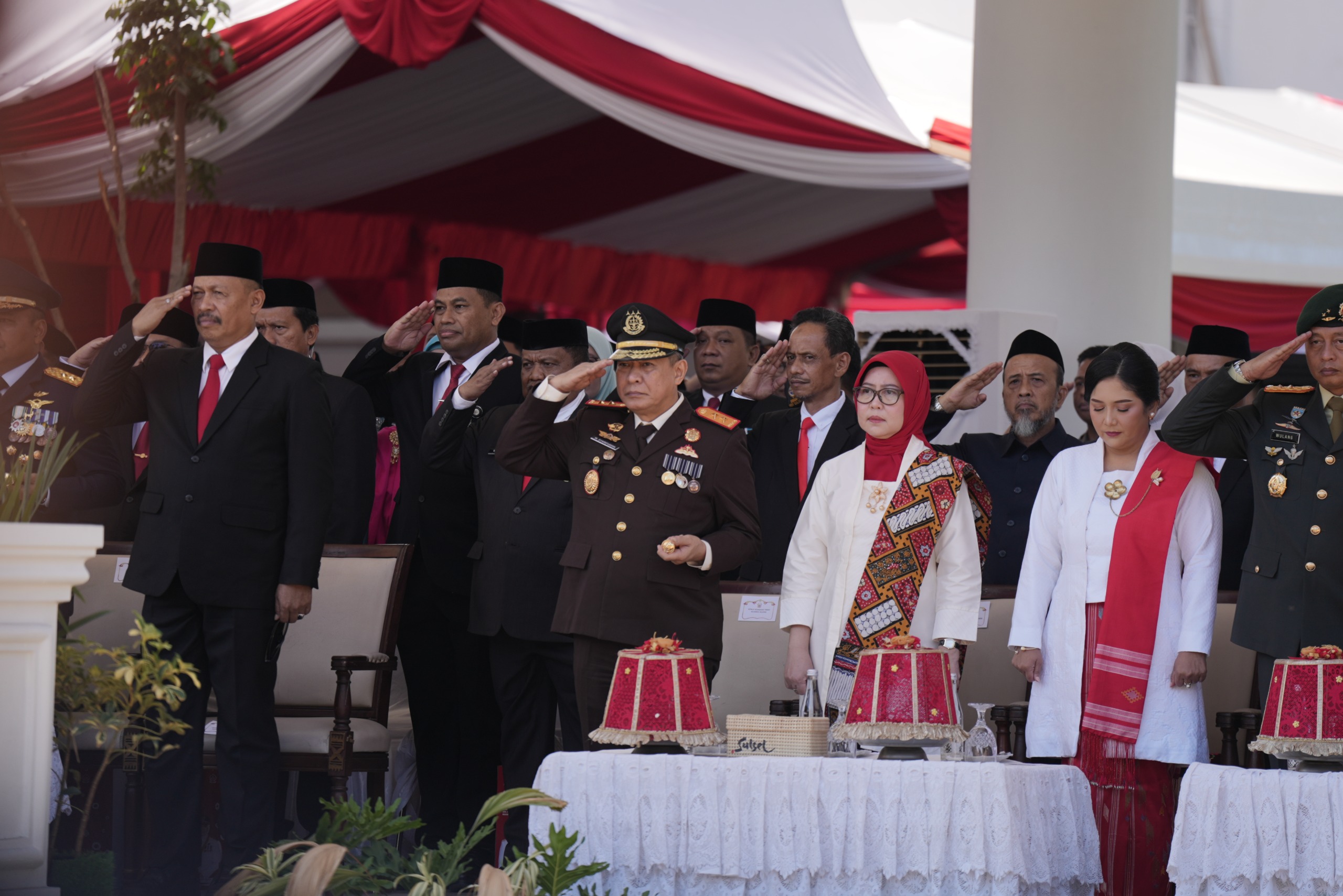 Kajati Sulsel Muhammad Syarifuddin Hadiri Upacara Kemerdekaan Ke-81 RI Tingkat Provinsi Komitmen Kawal Program Asta Cita di Daerah