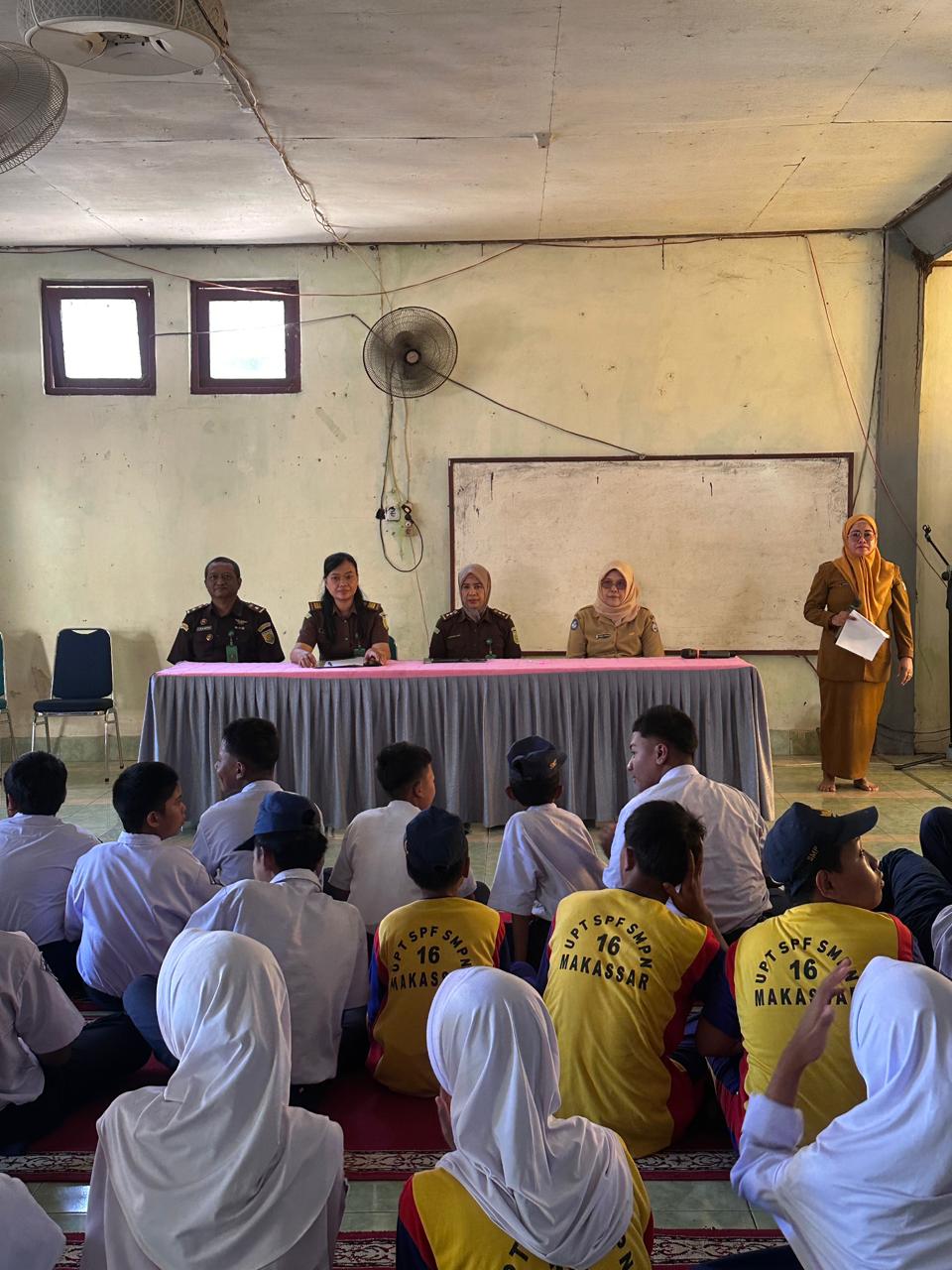 Cegah Bahaya Narkotika Sejak Dini Kejati Sulsel Gelar Program Jaksa Masuk Sekolah di SMPN 16 Makassar