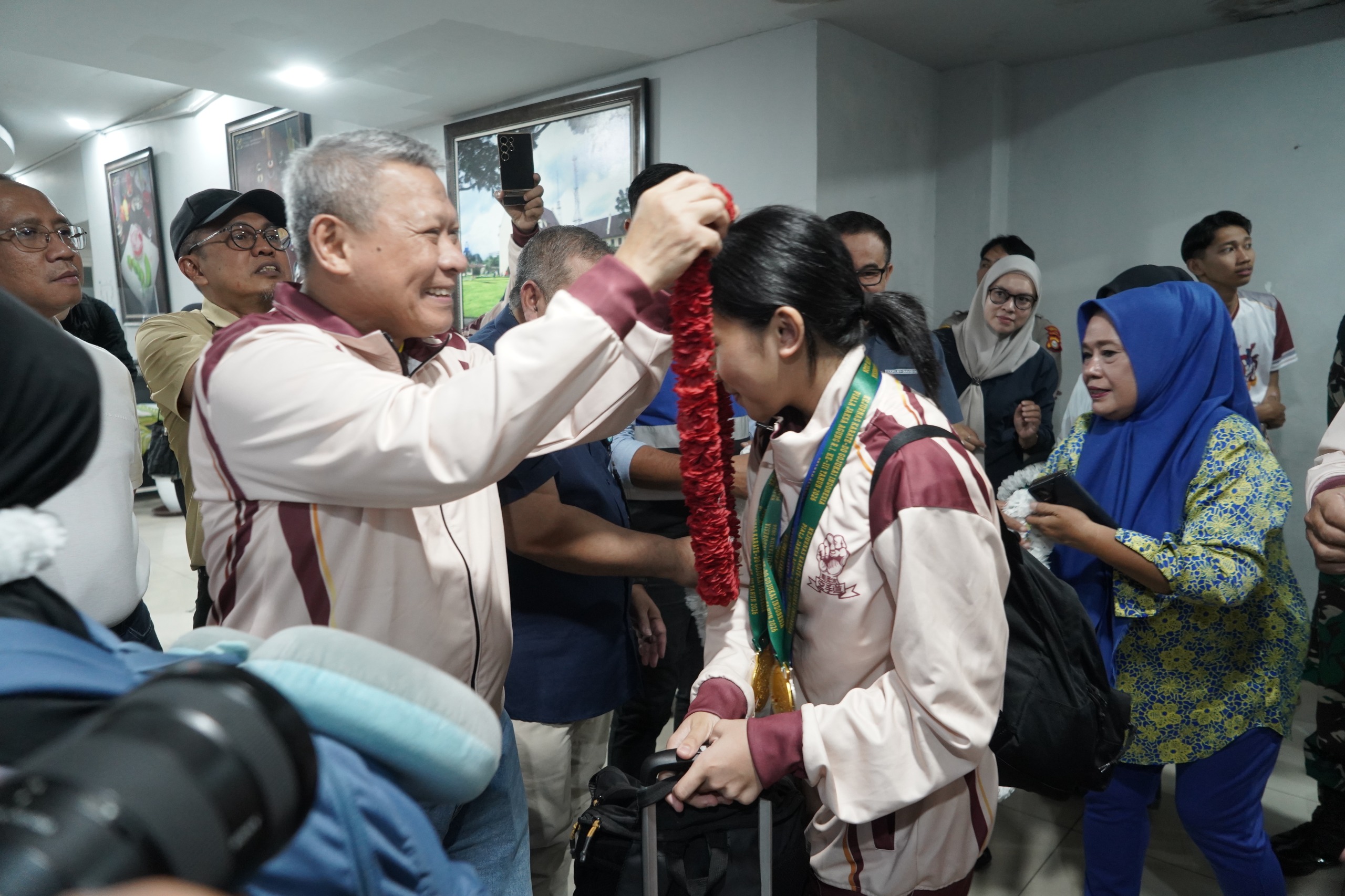 Membanggakan Kajati Sulsel Jemput Langsung Kontingen Karate-Do Gojukai Pengda Sulsel yang Juara Umum Jaksa Agung Cup III 2026