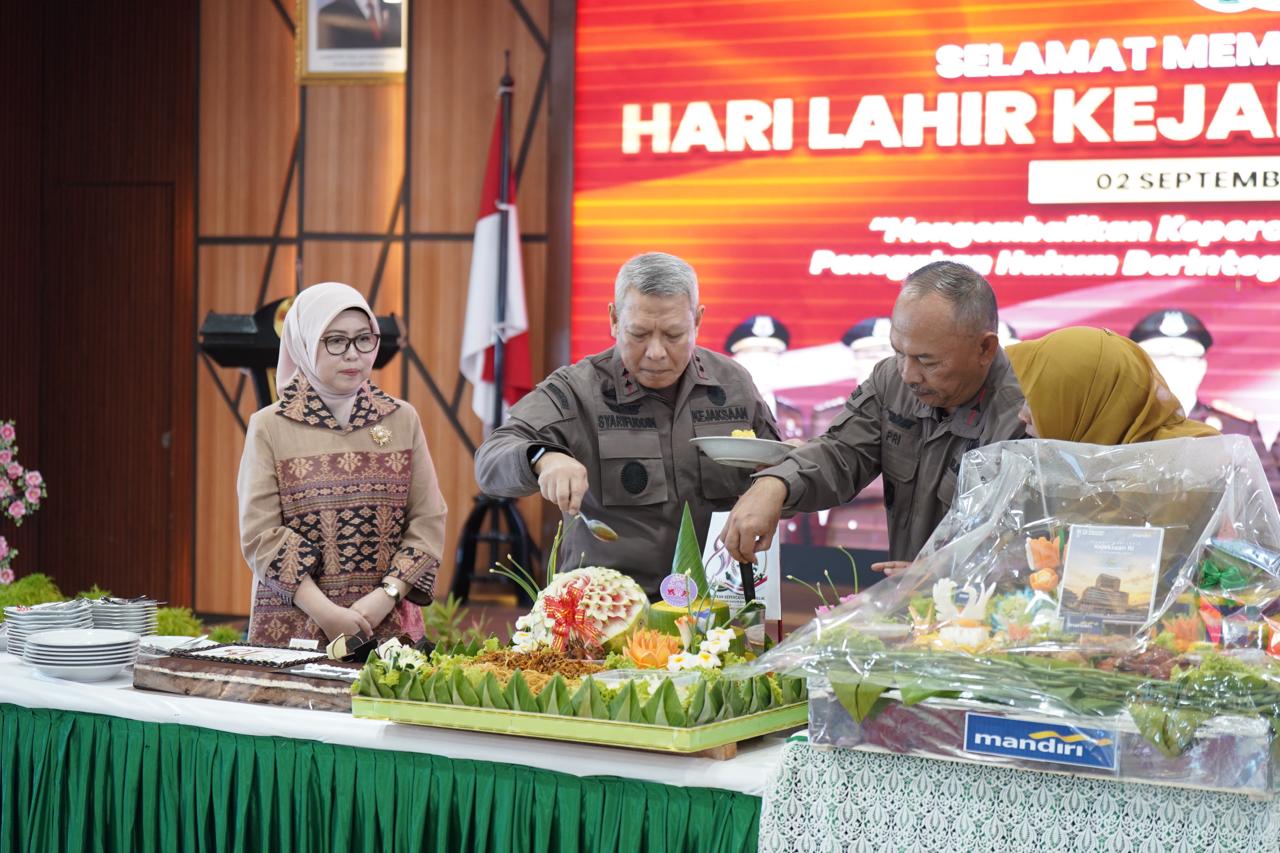 Gelar Syukuran Harlah ke-81 Kejaksaan RI Kajati Sulsel Ingatkan Jajaran Jaga Marwah Institusi