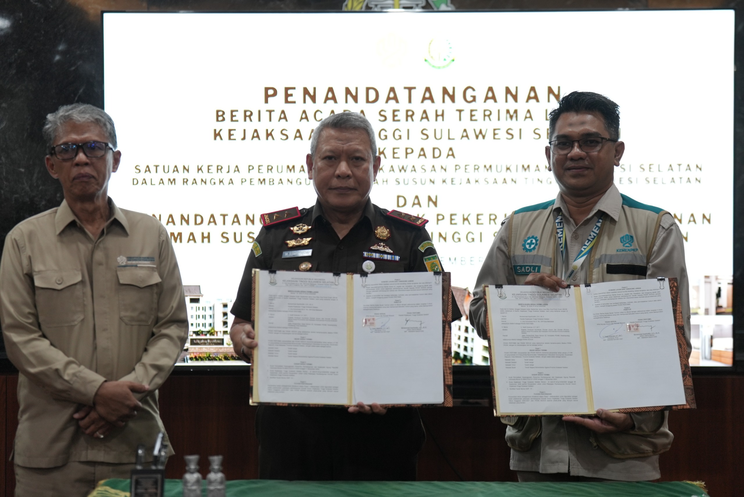 Dukung Kinerja Penegakan Hukum Kajati Sulsel dan BP3KP Teken Kontrak Pembangunan Rusun Pegawai
