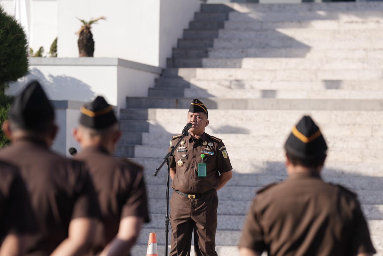 Pimpin Apel Pagi Awal Pekan Aspidmil Kejati Sulsel Tekankan Kedisiplinan dan Tanggung Jawab Pegawai