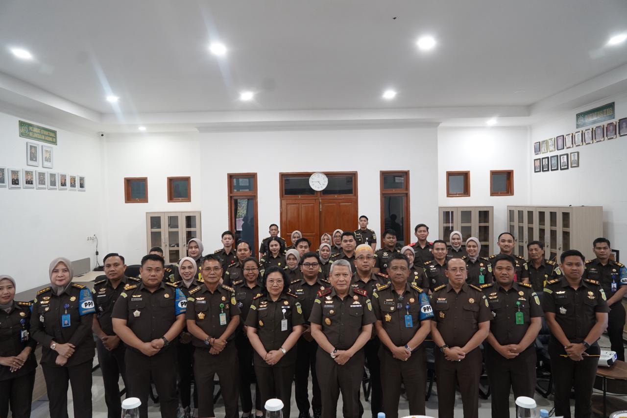 Kunjungi Kejari Tana Toraja Kajati Sulsel Muhammad Syarifuddin Dorong Optimalisasi Kinerja dan Integritas Jajaran