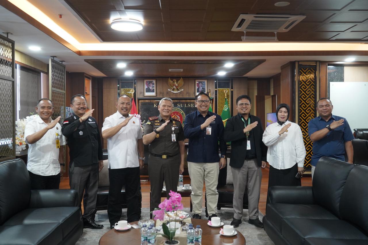 Sinergi Kelembagaan Kajati Sulsel Muhammad Syarifuddin Sambut Hangat Kunjungan GM Bandara Sultan Hasanuddin