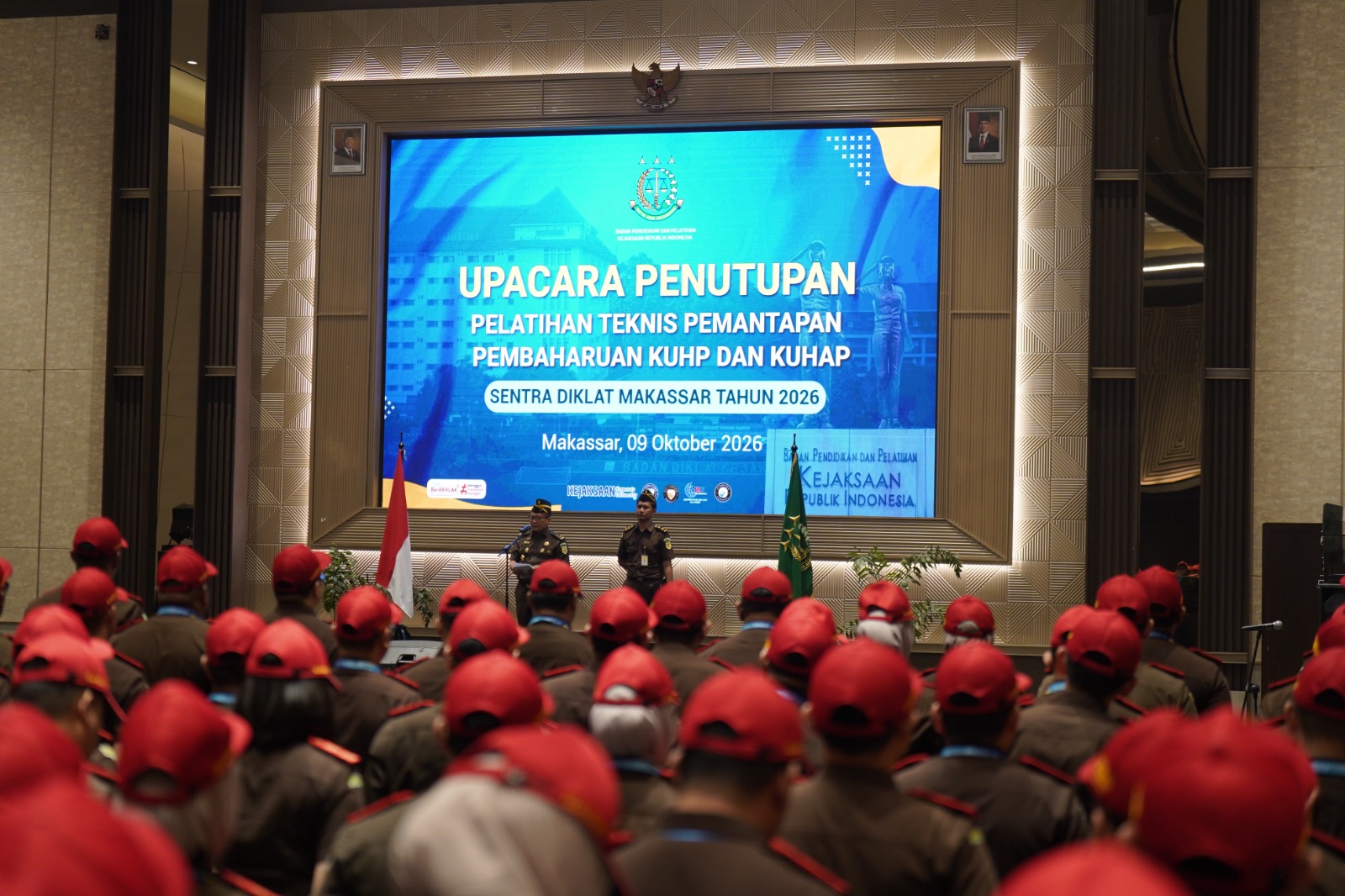 Sesbadiklat Yulianto Tutup Pelatihan Teknis Pemantapan Pembaharuan KUHP-KUHAP di Makassar 200 Jaksa Wilayah Timur Dinyatakan Lulus