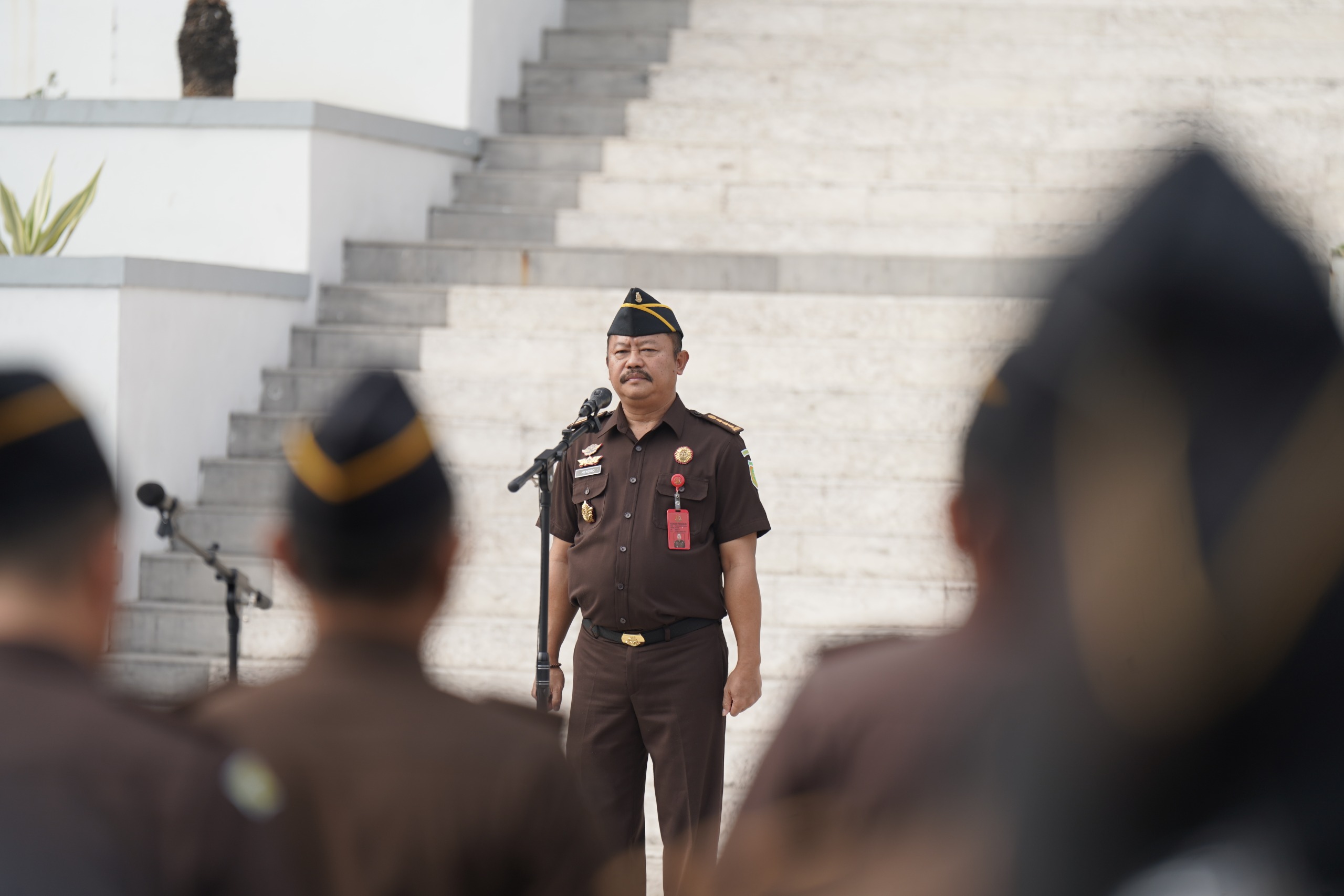 Pimpin Apel Pagi 12 Oktober Aspidum Kejati Sulsel Teguh Suhendro Ingatkan Tujuh Tertib Kejaksaan