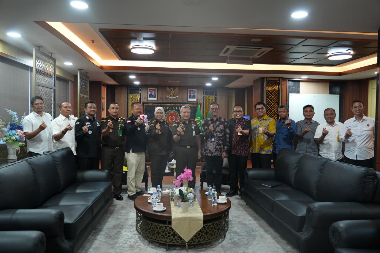 Perkuat Sinergi dan Pelayanan ASN Kajati Sulsel Terima Kunjungan Silaturahmi Branch Manager PT Taspen Makassar