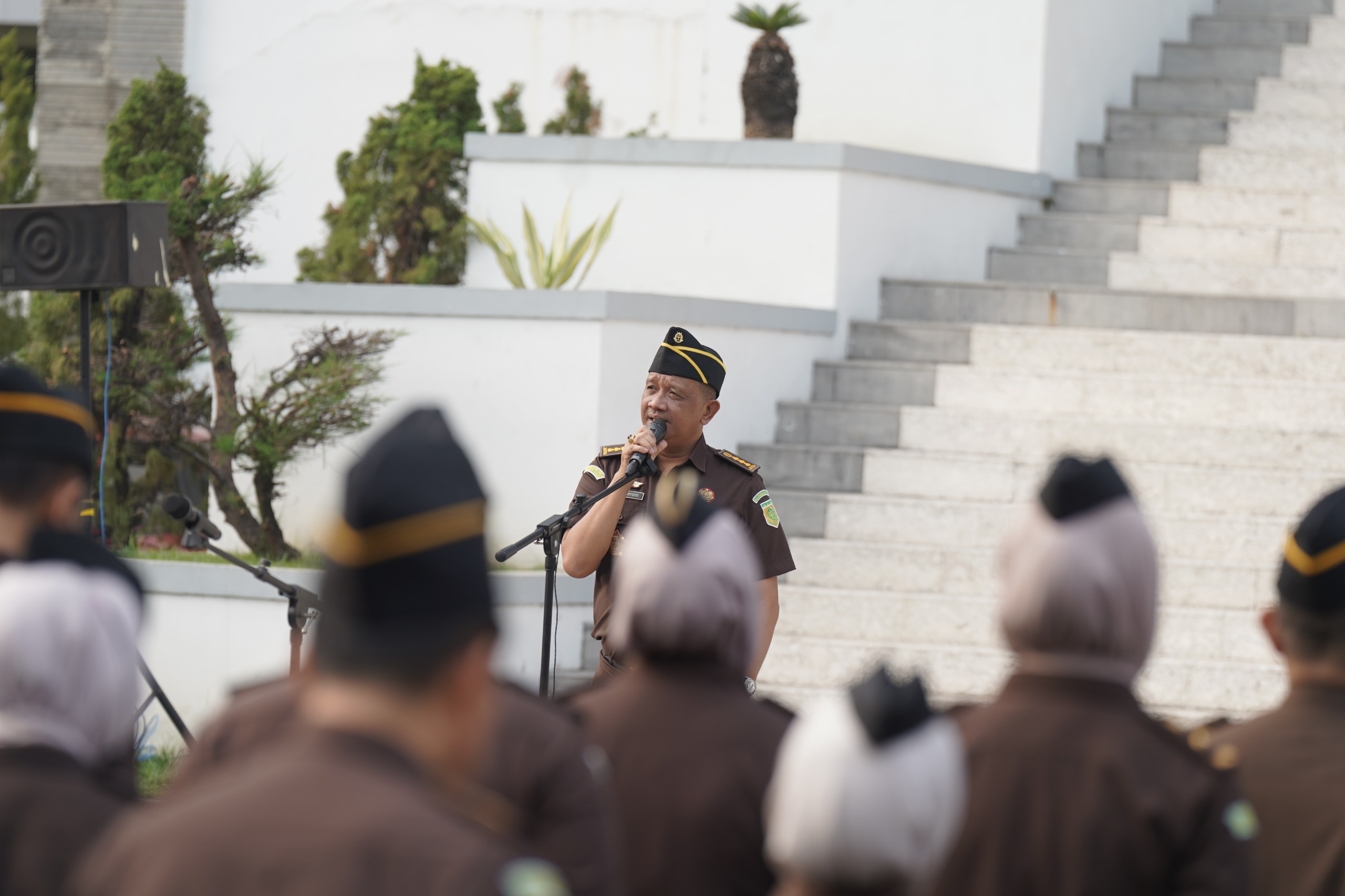 Pimpin Apel Pagi Aswas Kejati Sulsel Tegaskan Pentingnya Kedisiplinan Pegawai dan Kepatuhan Pada SOP